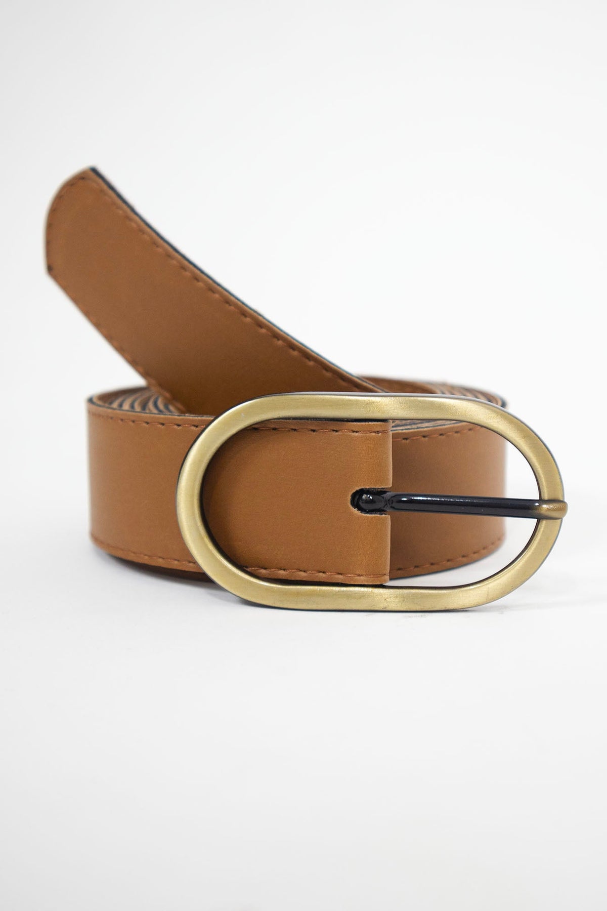 Cinto de Couro Sintético com Fivela Oval Caramelo